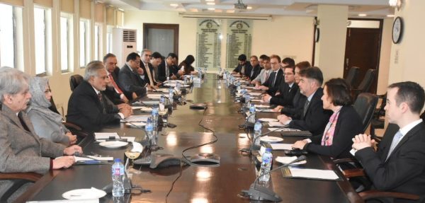 IMF-Pakistan discuss fiscal policies to accomplish 9th review