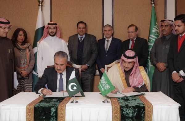 Pakistan, Saudi Arabia sign agreement to finance oil derivatives worth $1 Billion