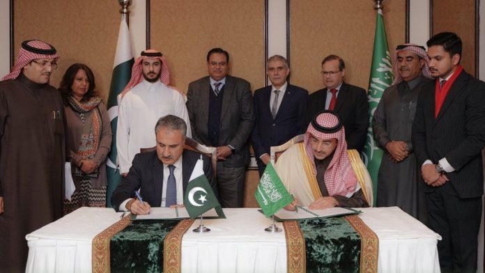 Pakistan, Saudi Arabia sign agreement to finance oil derivatives worth $1 Billion