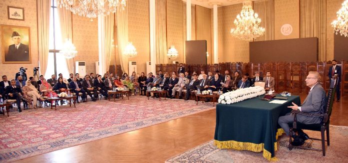 President urges State’s pillars, business community to jointly resolve economic issues