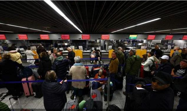 Lufthansa IT fault strands thousands of passengers worldwide