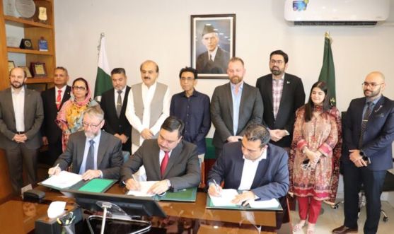 Pakistan’s to establish state-of-the-art chrome book assembly line