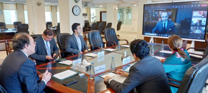 Aurangzeb invites Dubai Islamic Bank to enhance investments