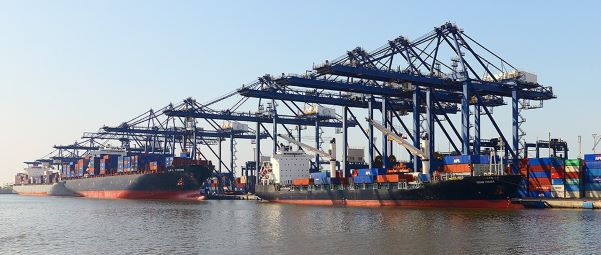 Exports in Pakistan increase by 9.57% to Rs.3 Trillion over four months
