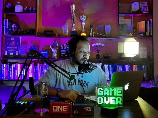 A Karachi Podcaster Finds His Voice at Home with Temu